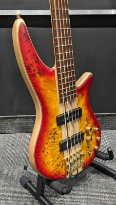 Jackson - Pro Series Spectra Bass - Transparent Cherry Burst 4